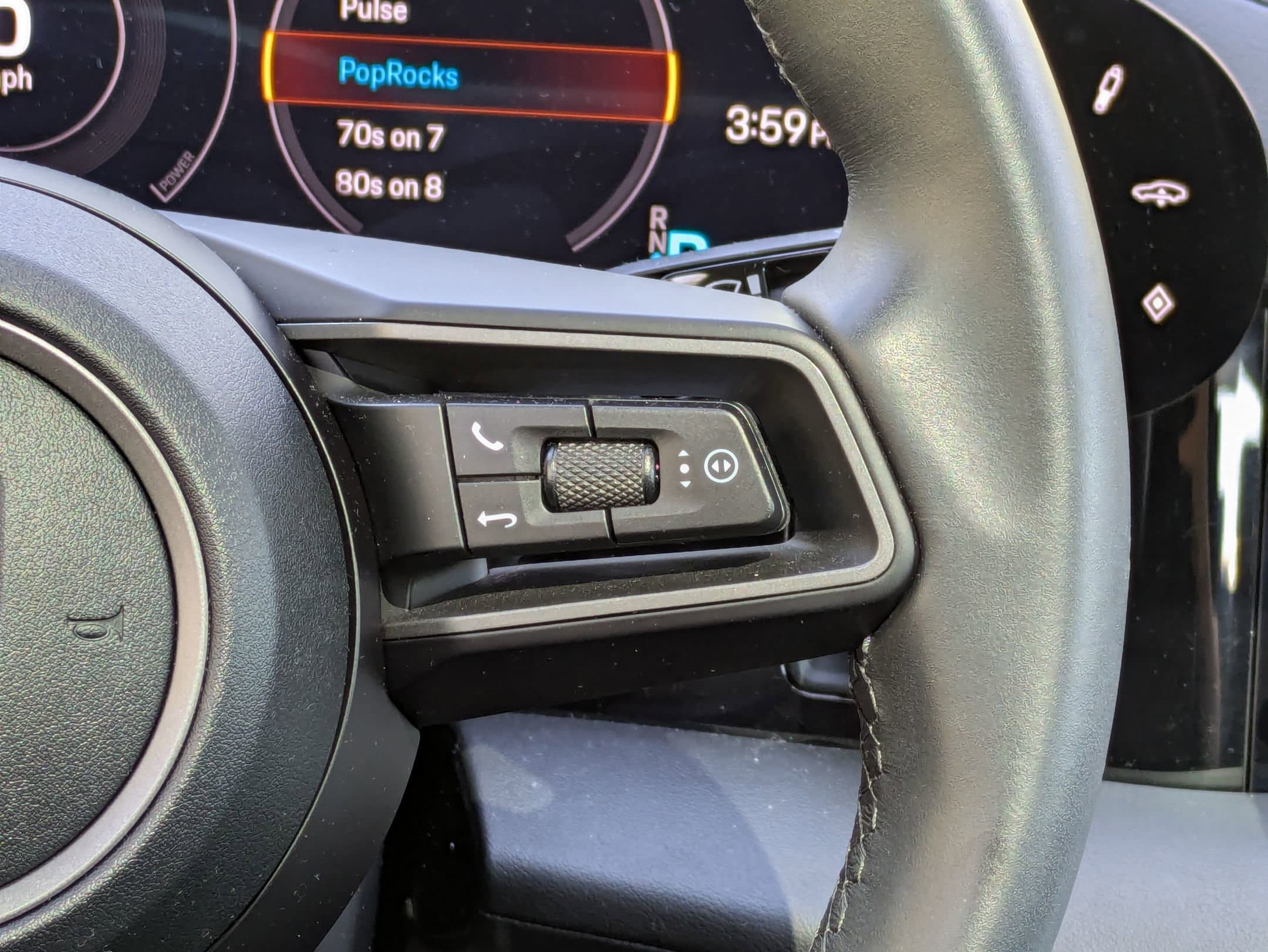 Vehicle photo 8