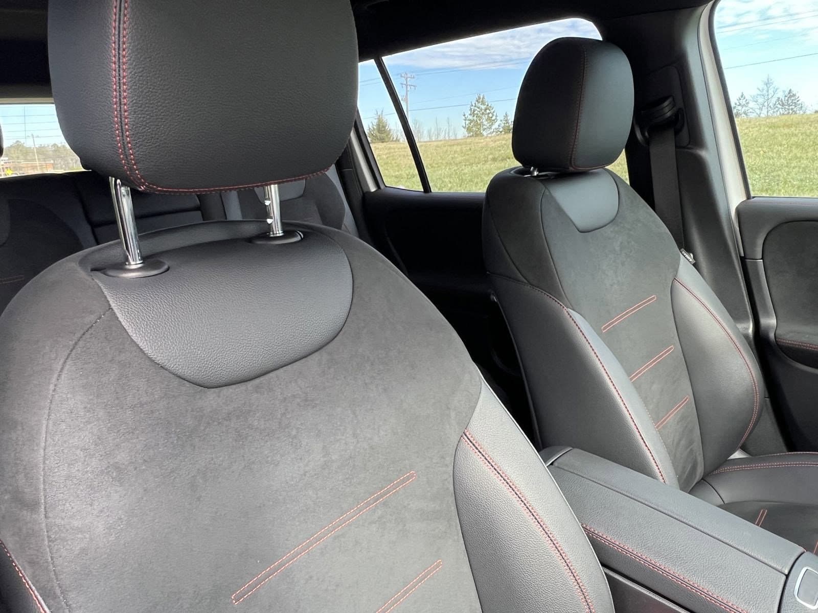 Vehicle photo 33