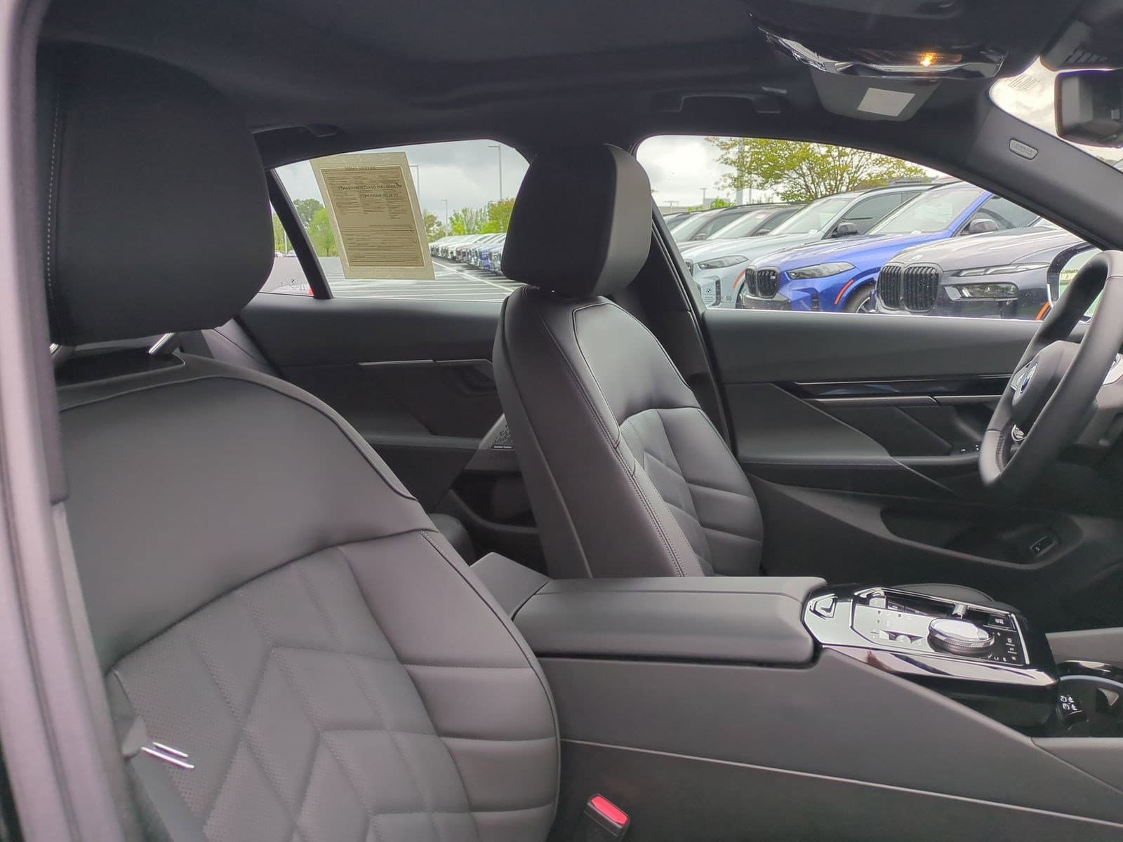 Vehicle photo 31