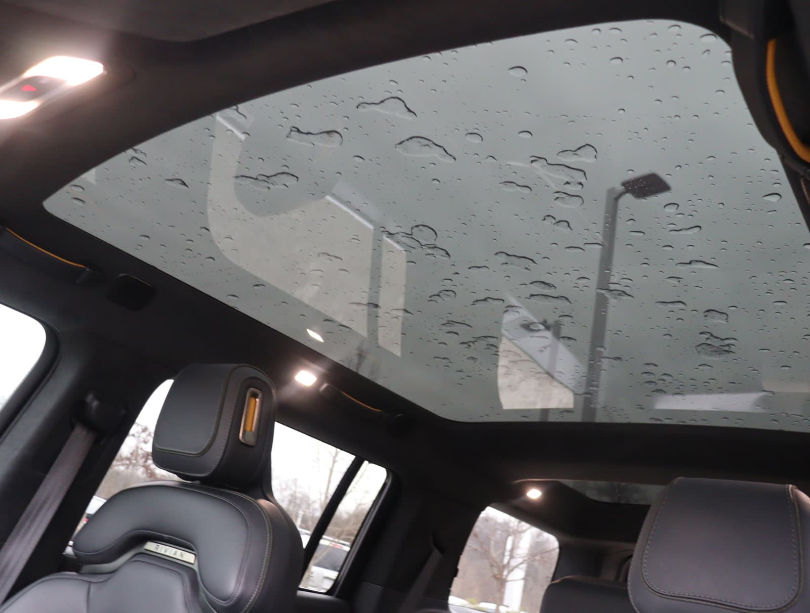 Vehicle photo 29