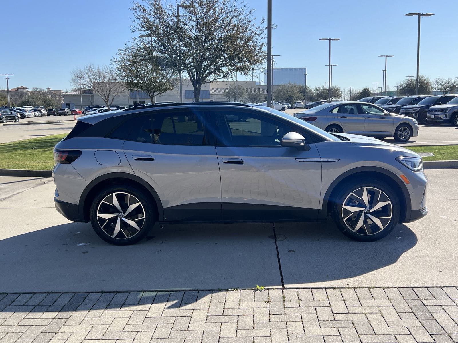 Vehicle photo 12