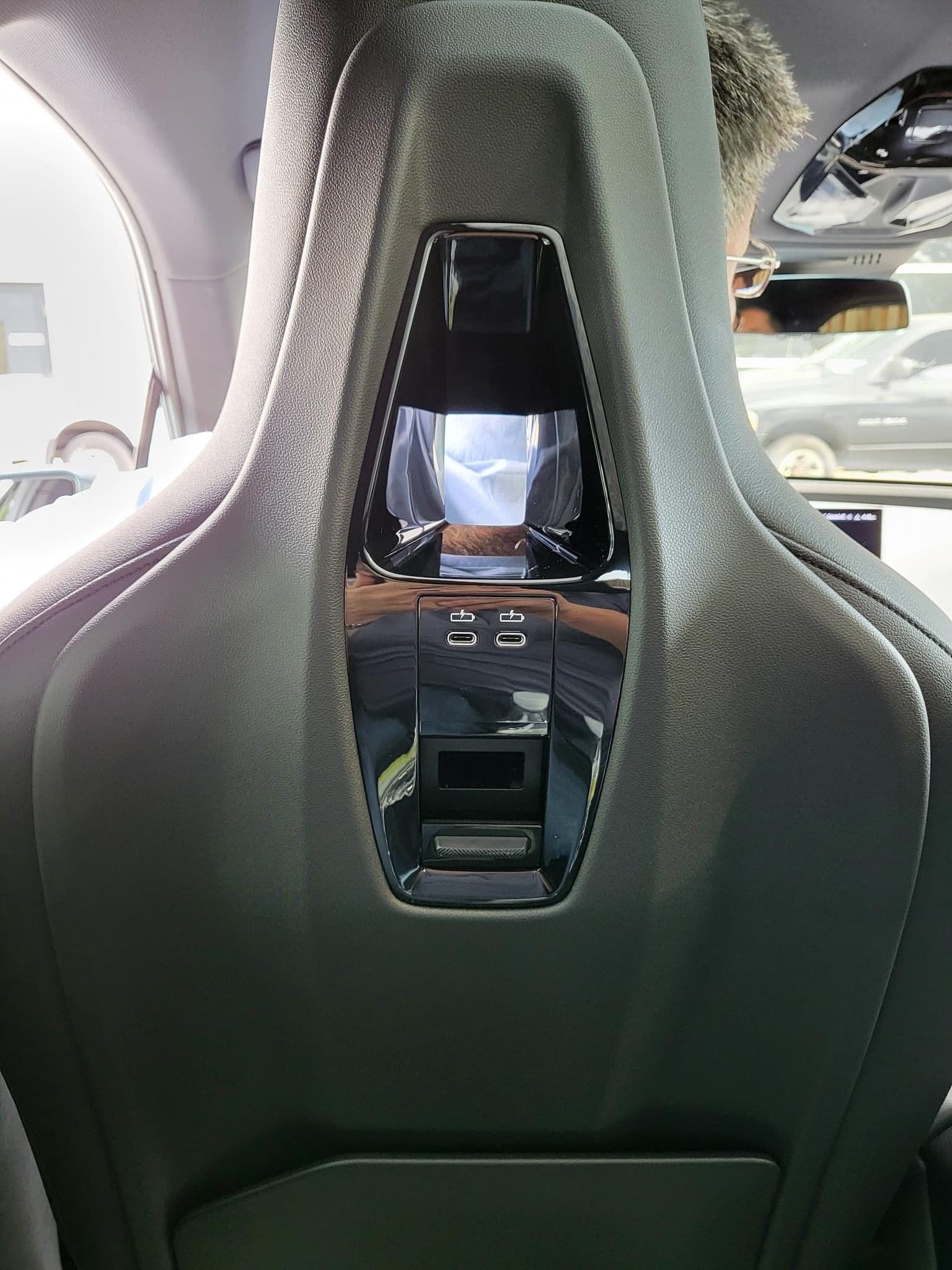 Vehicle photo 5