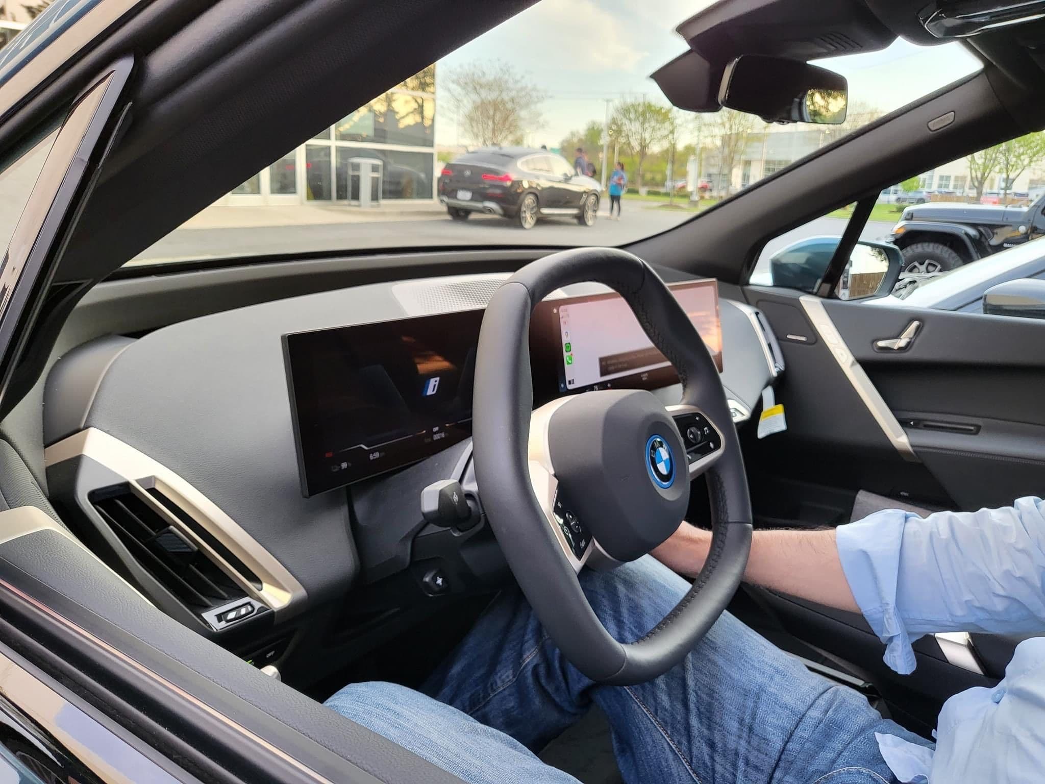 Vehicle photo 6
