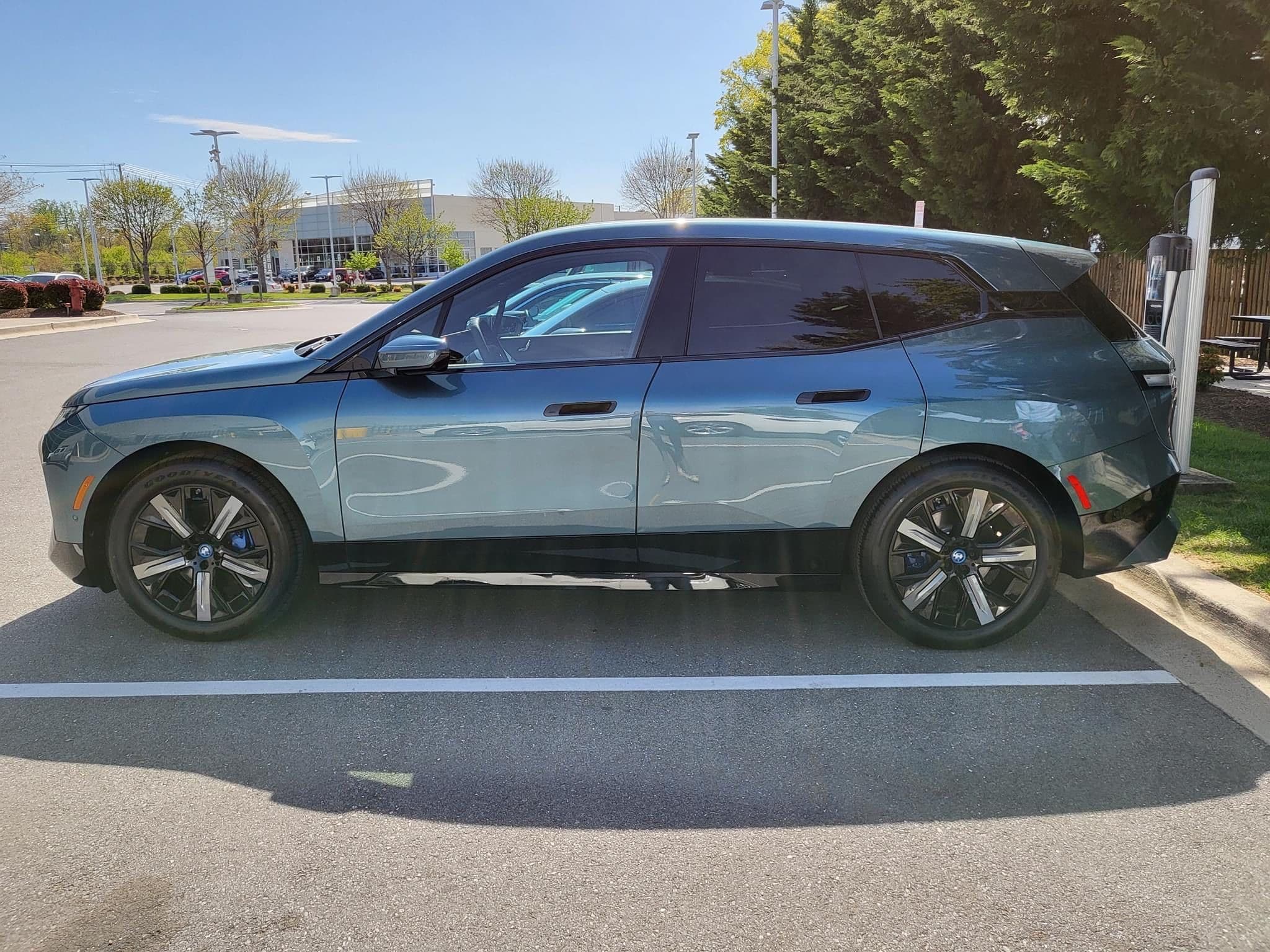 Vehicle photo 7