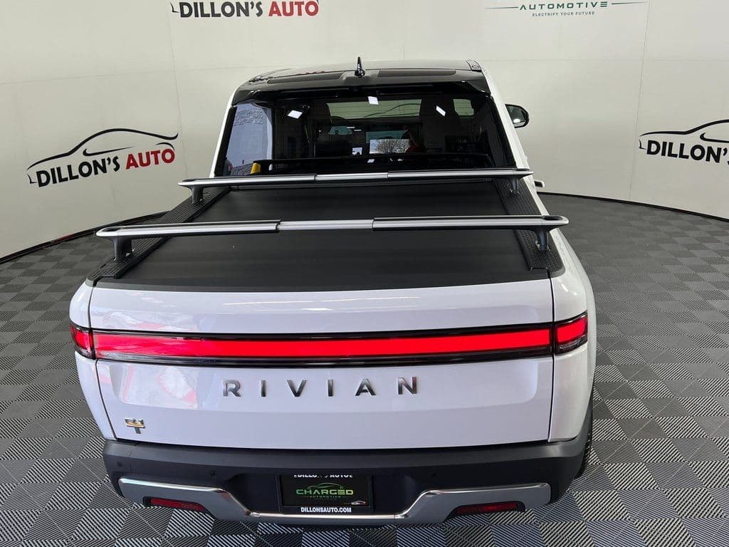 Vehicle photo 21