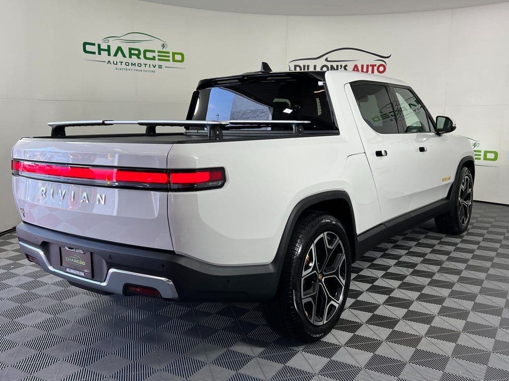 Vehicle photo 29