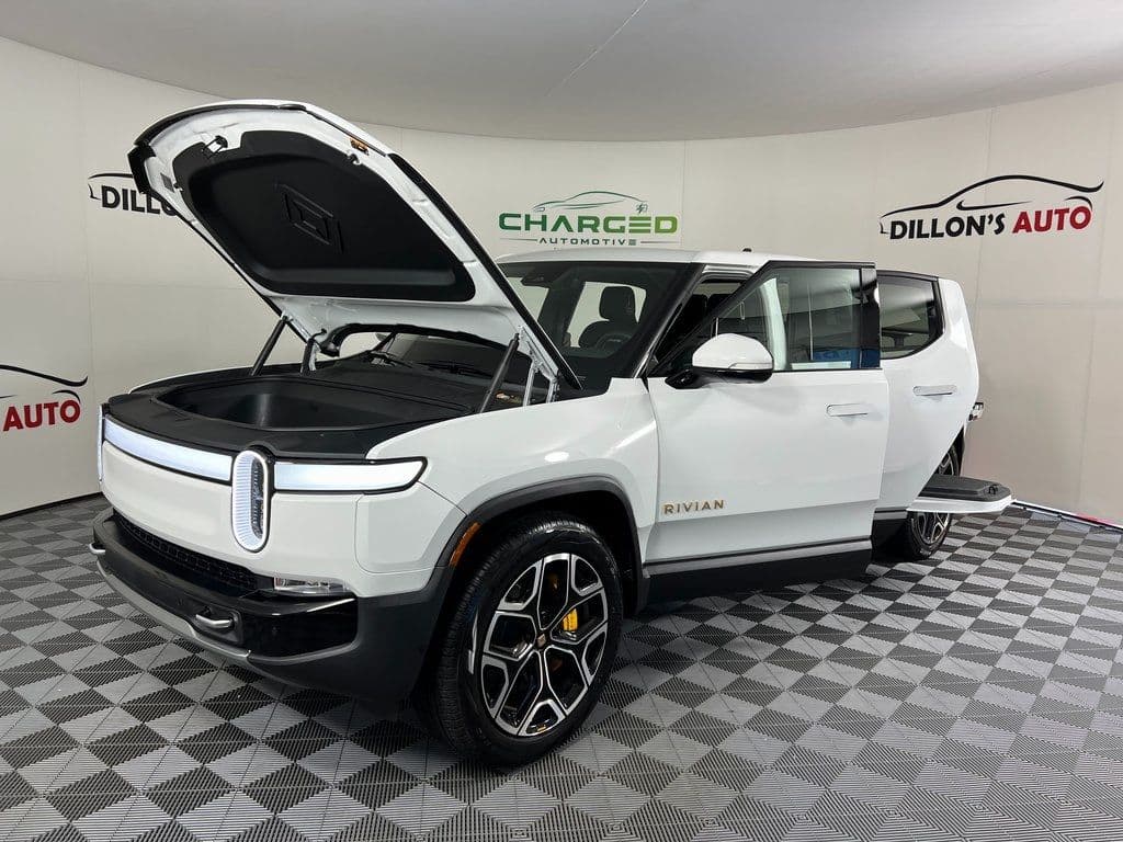Vehicle photo 25