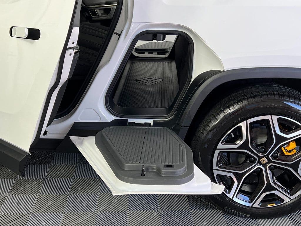 Vehicle photo 28
