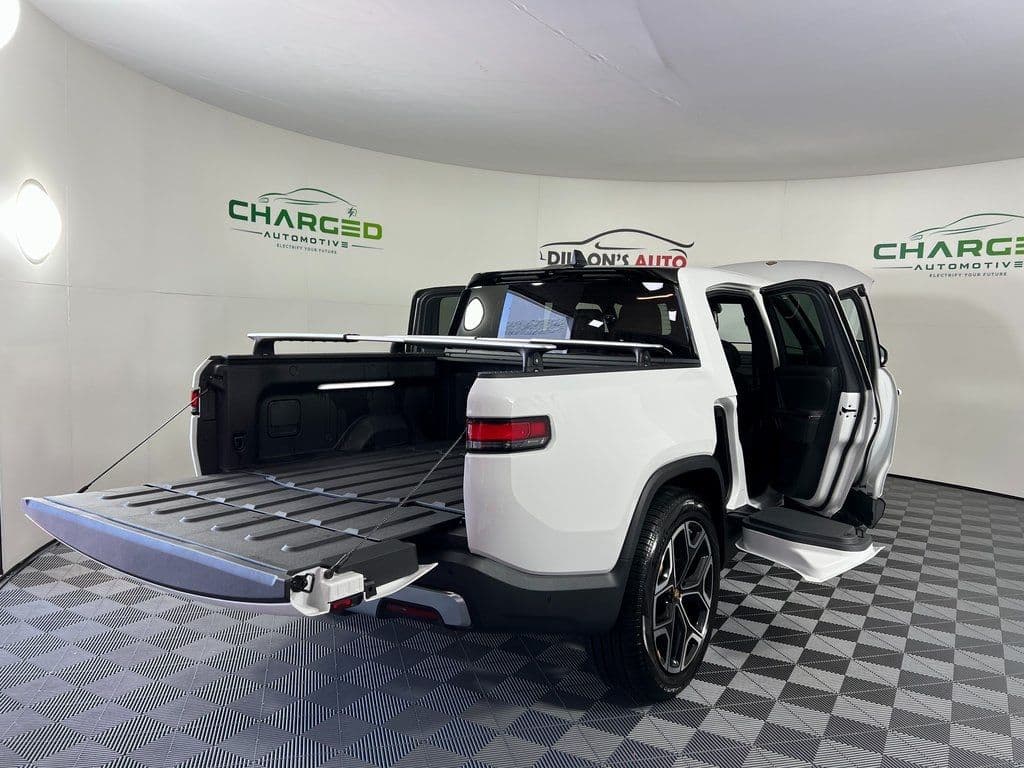 Vehicle photo 17