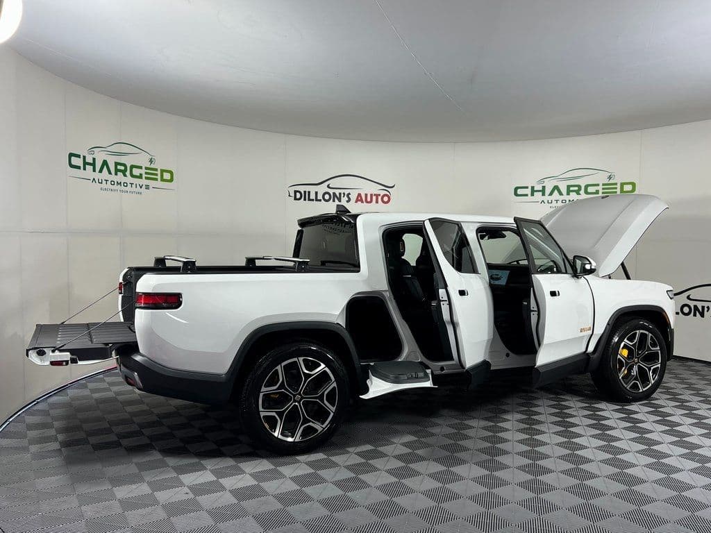 Vehicle photo 11