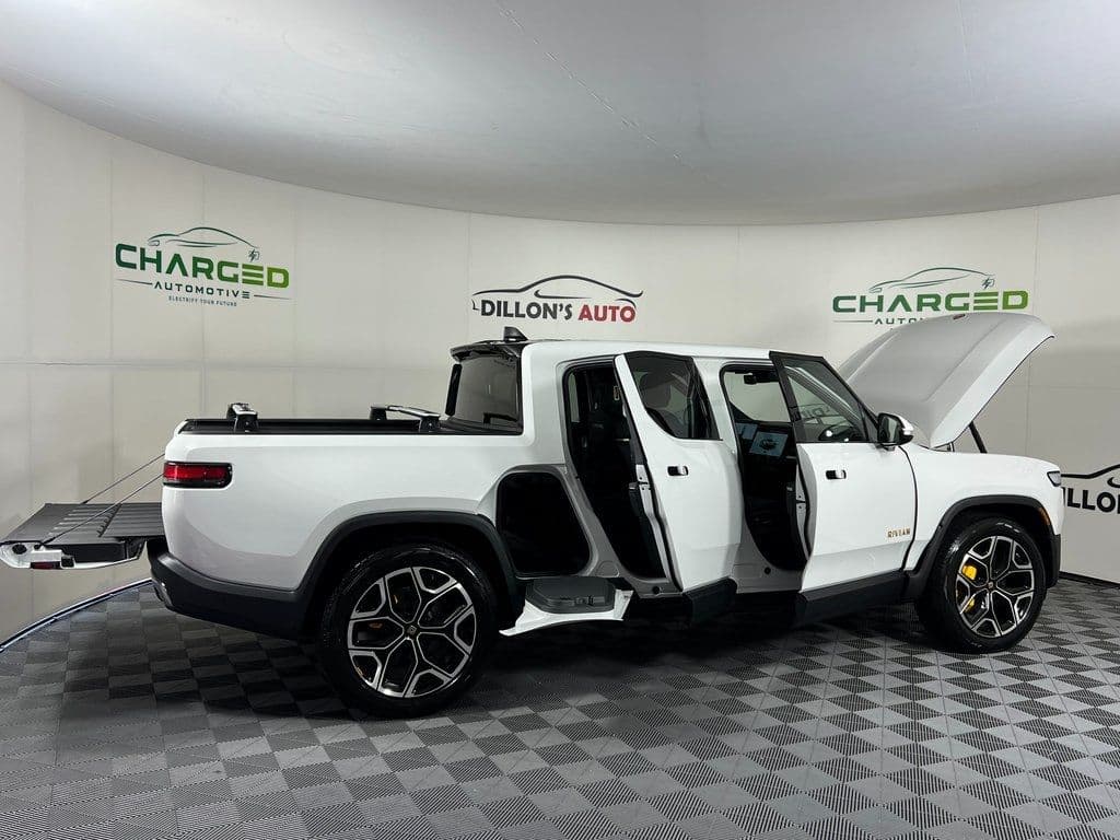 Vehicle photo 14