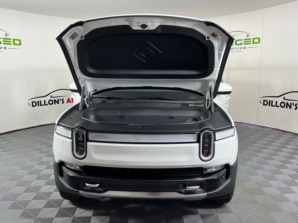 Vehicle photo 18