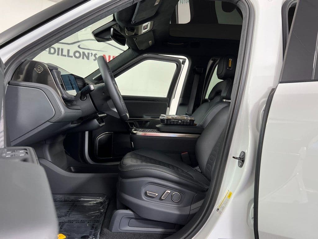Vehicle photo 7