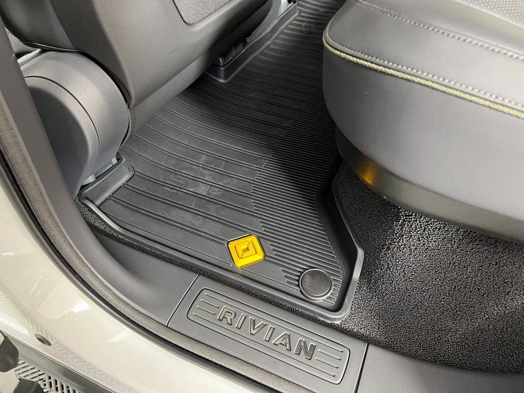 Vehicle photo 34