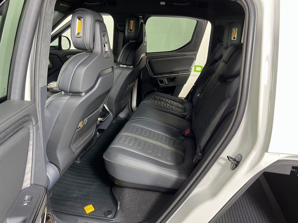 Vehicle photo 16