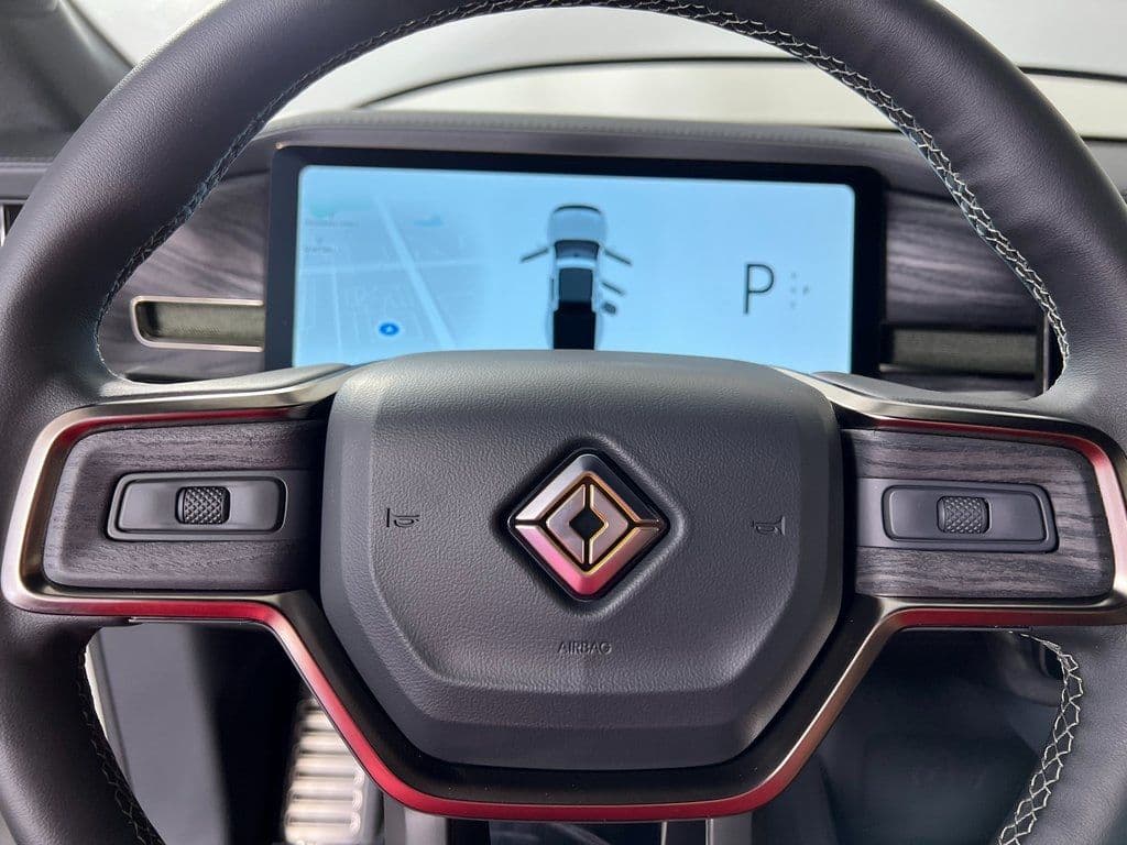 Vehicle photo 19